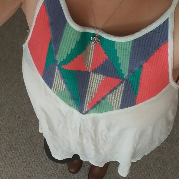 American Eagle geometric flowy tank top - Picture 4 of 9